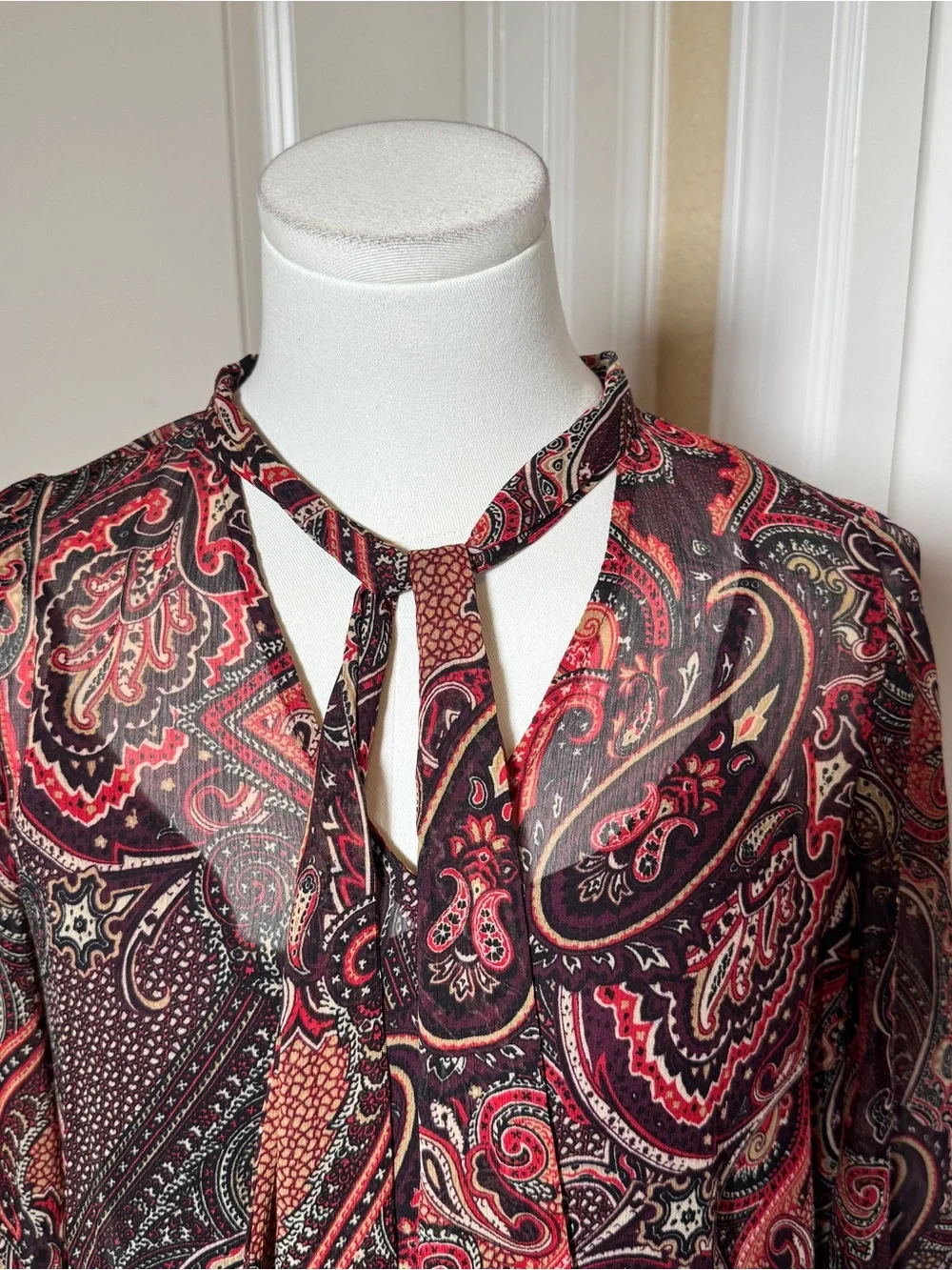 Tommy Hilfiger Paisley Dress 8P Petite Red Burgundy Tie Neck Ruffle Sleeve Boho - Picture 3 of 9